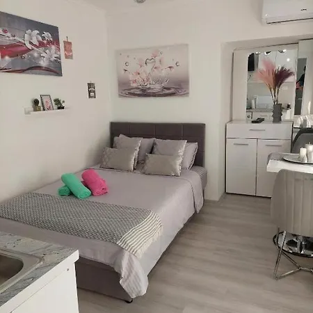 Lux Square Apartamento Escópia