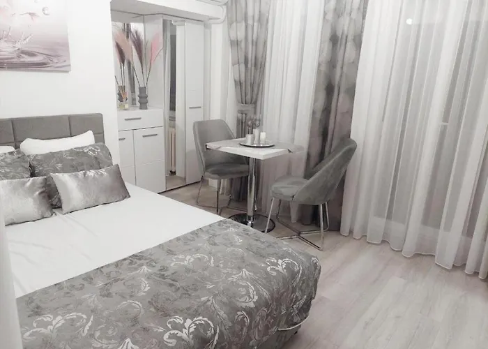 Lux Square Apartment *