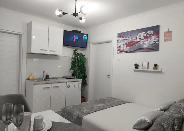 Lux Square Apartment